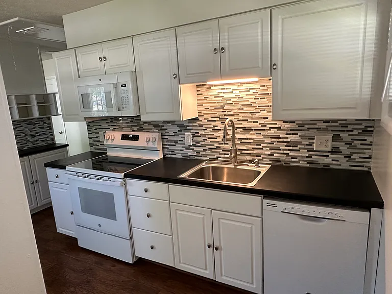 4826 Swallow Rd — Photo 7