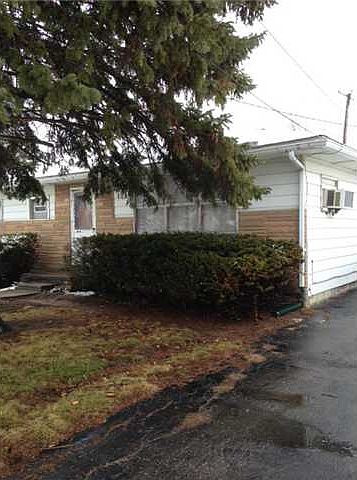 1st image of 727 Hanson St