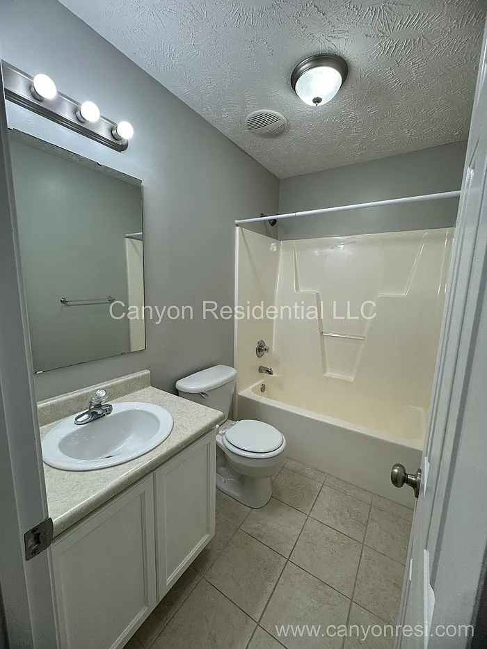 4 bed, 2.0 bath, 1579 sqft, $1,870 — Photo 4