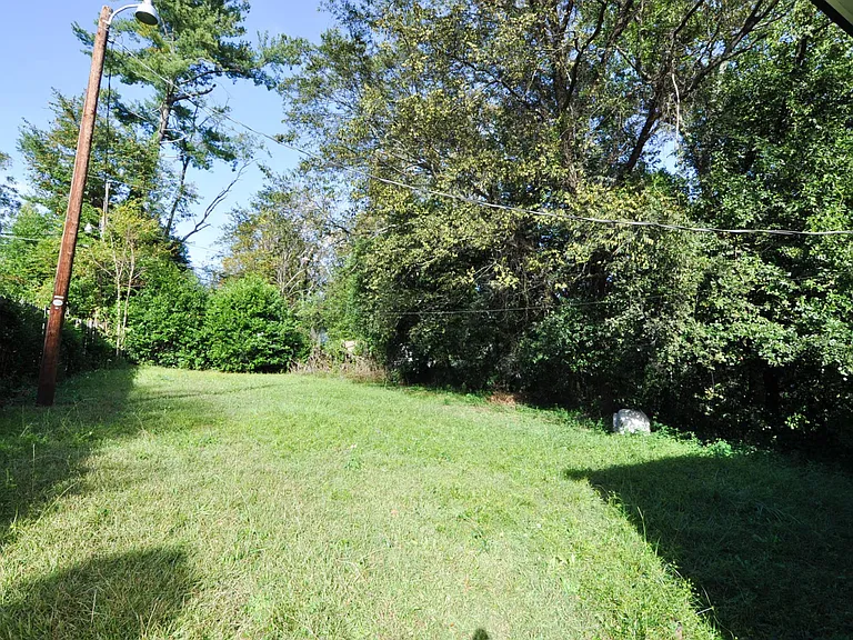 219 Miriam Ave — Photo 9
