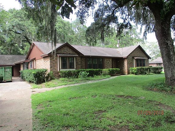 2nd image of 2101 Oakwood Dr