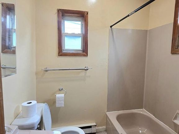 4th image of 1727 Roberts Ave