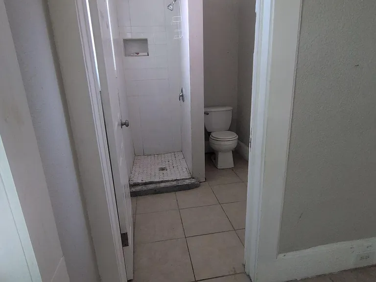 417 N Liberty St #8 — Photo 5