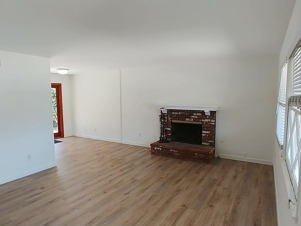 2nd image of 17741 Prescott Ln
