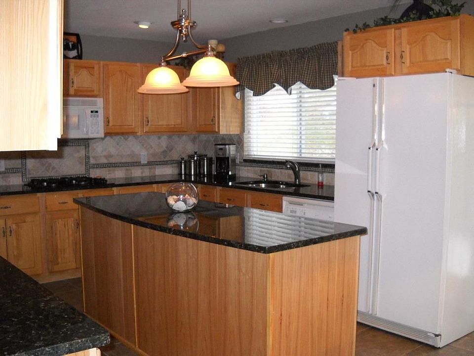 2nd image of 627 Crofton Circle Ct