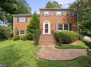 10003 Fernwood Rd, Bethesda, MD 20817
