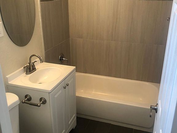 3rd image of 1065 Grand Ave APT 2