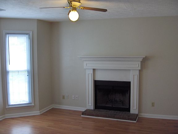 3rd image of 125 Woodberry Ct