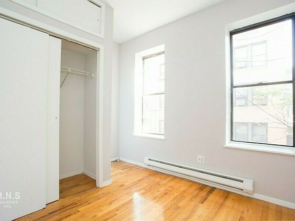 4th image of 332 W 49th St APT 2RE