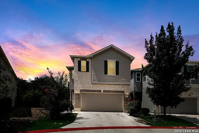 3 bed, 2.5 bath, 1860 sqft, $2,050 — Photo 1