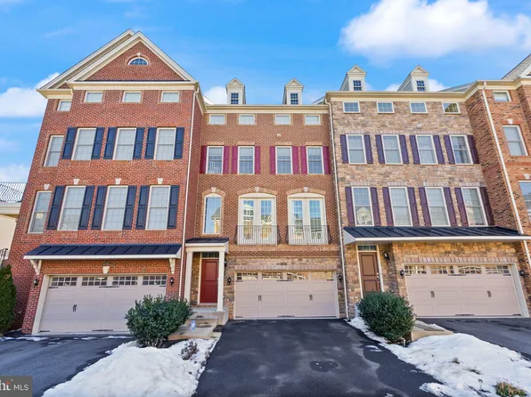 42647 Lancaster Ridge Ter, Chantilly, VA 20152