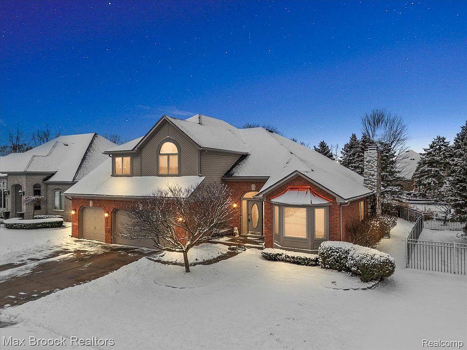 1st image of 21464 Bay Hills Dr