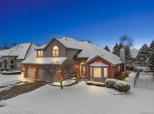 21464 Bay Hills Dr, Macomb, MI 48044