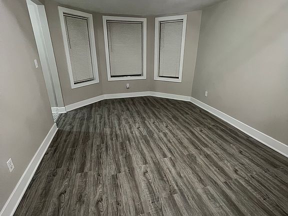 3rd image of 1911 W 51st St #1