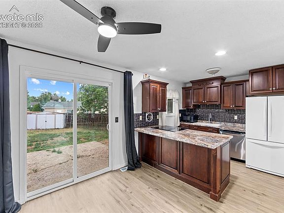 5th image of 1727 Chautauqua Dr