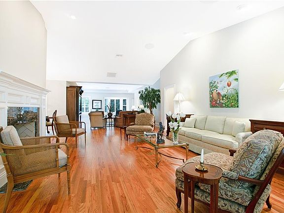 3rd image of 633 Gaines Way