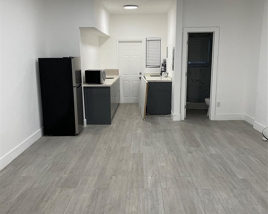 2nd image of 6910 Byron Ave APT 6