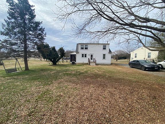 3rd image of 113 Mountain Ave