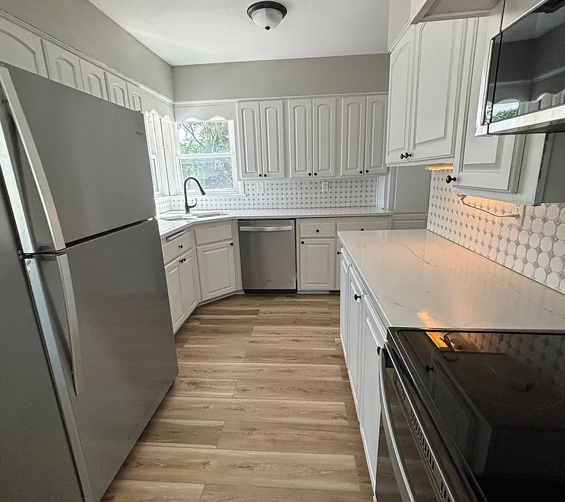 1651 W 11th St