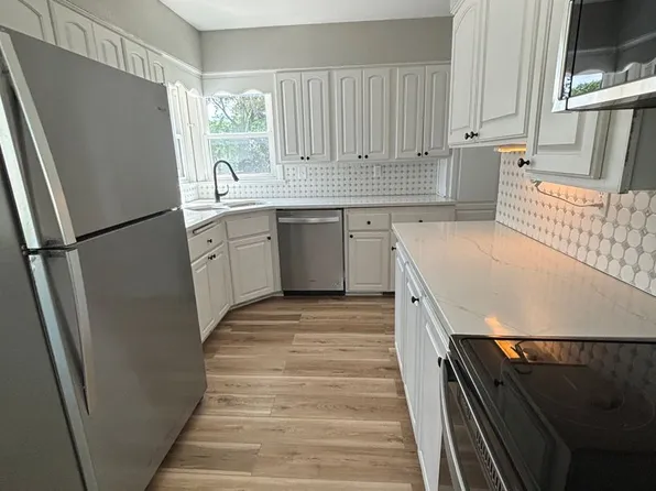 1651 W 11th St, Waterloo, IA 50702
