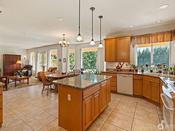 5th image of 301 Russell Road