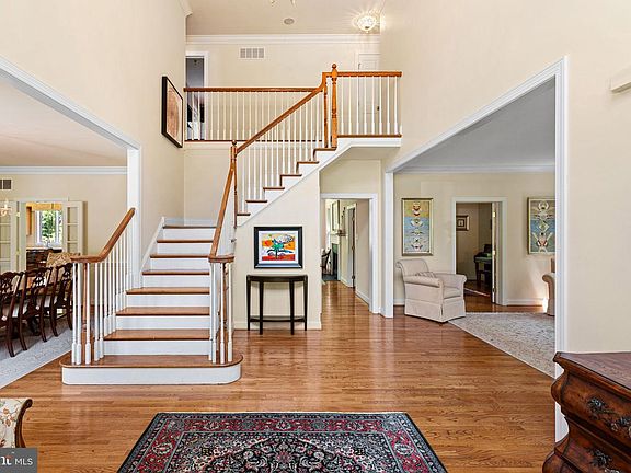 4th image of 361 Malin Rd