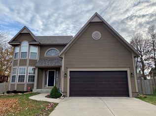 20303 W 220th St, Spring Hill, KS 66083