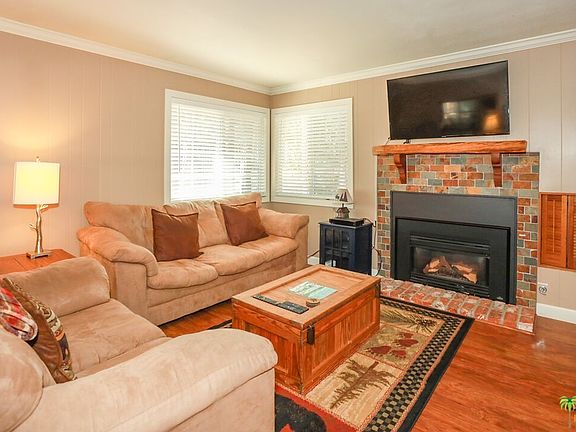 5th image of 637 Irving Way
