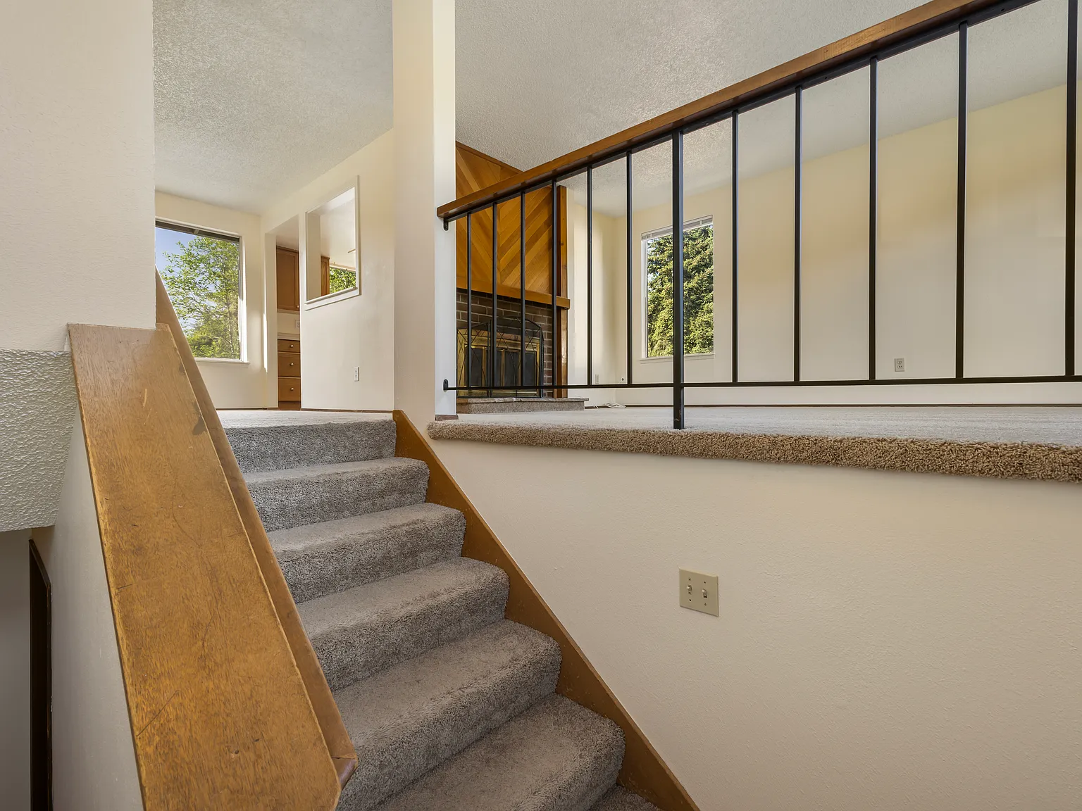 4 bed, 2050 sqft, $3,895 — Photo 3