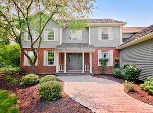 6 Westwind Ct, Hawthorn Woods, IL 60047