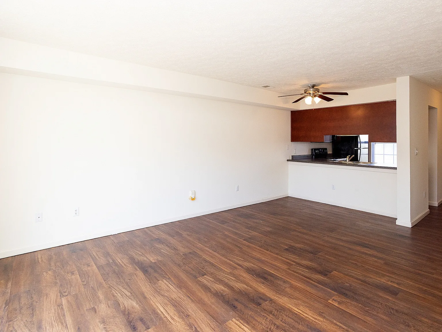 Burberry Place Apartments — Photo 4