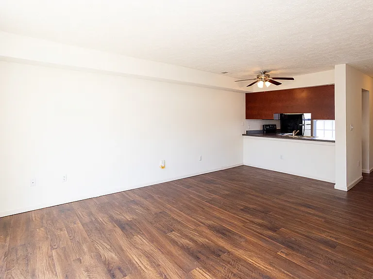 Burberry Place Apartments — Photo 4