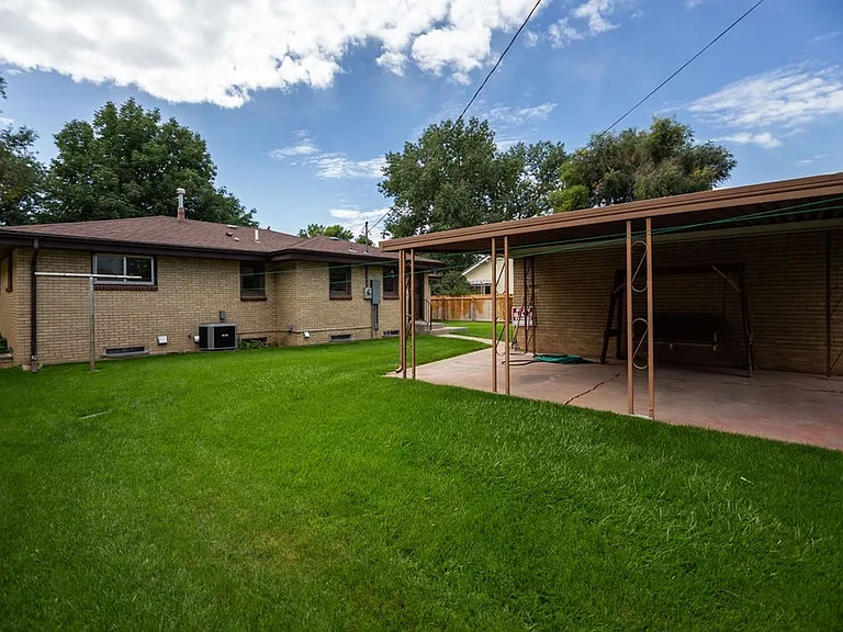 822 Walnut St — Photo 33