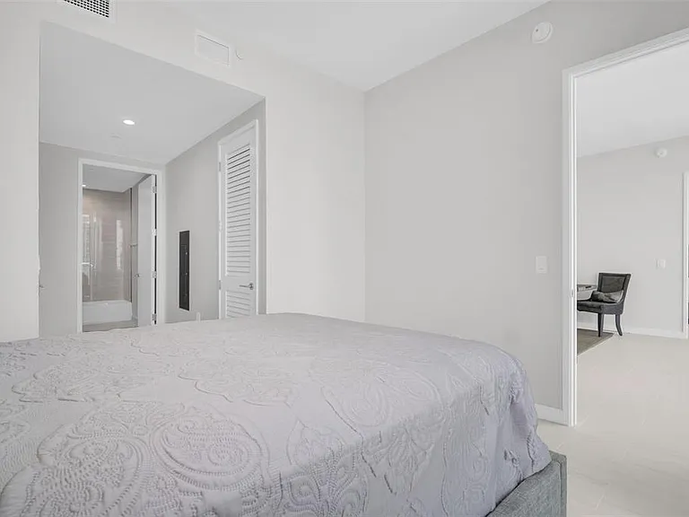 400 Central Ave #1204 — Photo 33
