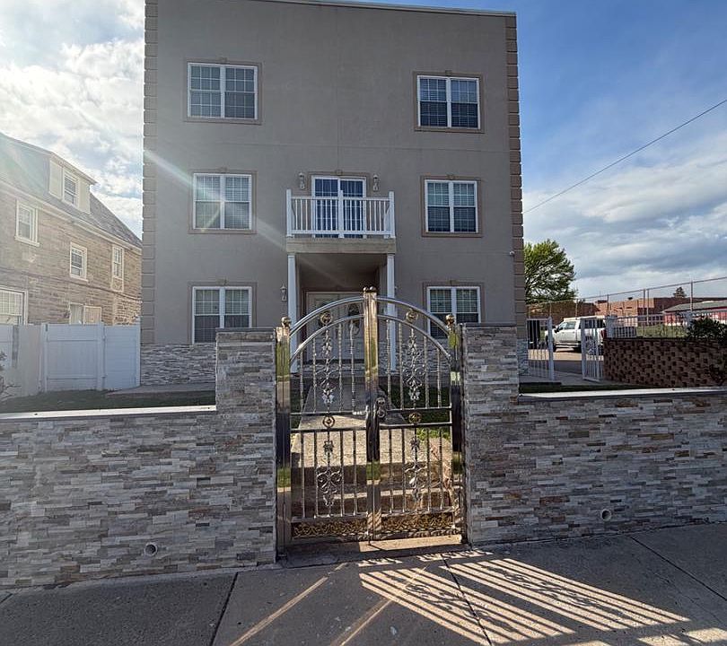 1st image of 7804 Large St