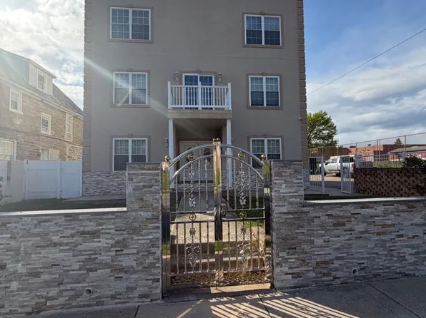 7804 Large St, Philadelphia, PA 19152