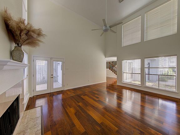 5th image of 1914 Augusta Dr APT 25