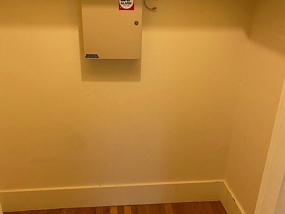 4th image of 1039 45th St APT 3