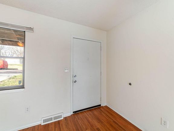 3rd image of 1900 W West Way