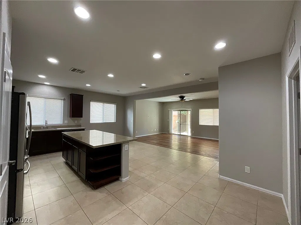 3 bed, 2.0 bath, 1847 sqft, $1,950 — Photo 2