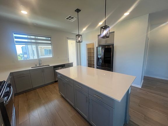 4th image of 5480 Seacliff Pl Unit 39
