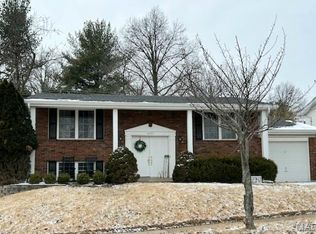 2347 Wesglen Estates Dr, Maryland Heights, MO