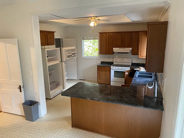 205 N Spring St #B — Photo 10