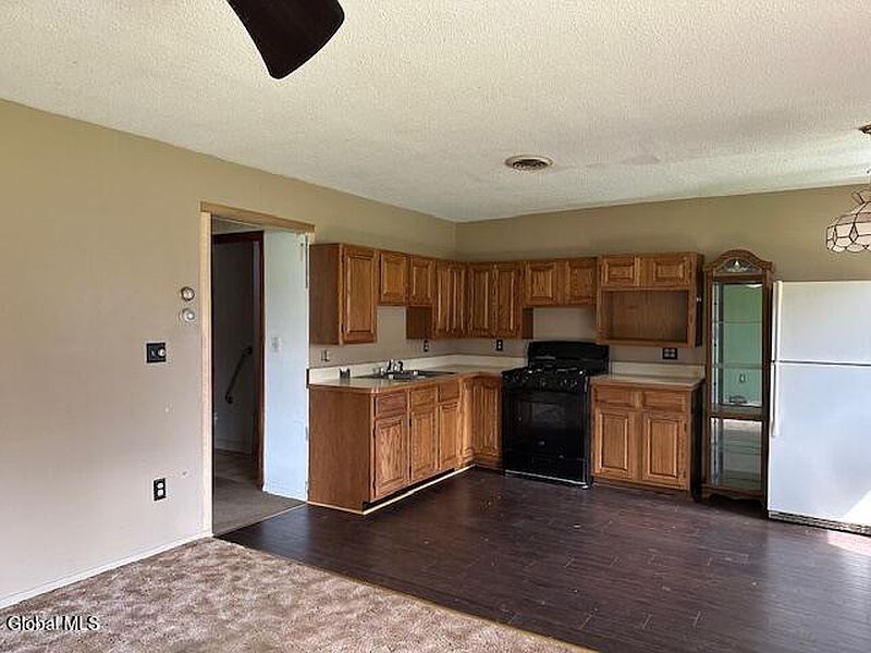 3rd image of 37 Fox Street