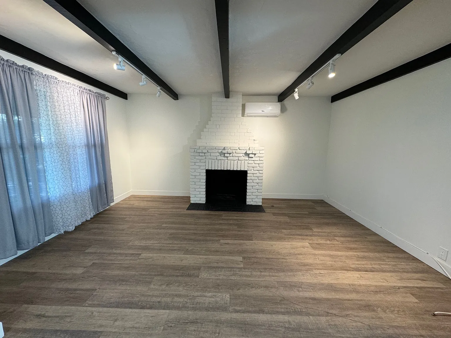 2 bed, 1050 sqft, $3,200 — Photo 3
