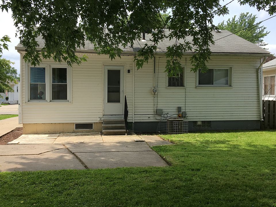2nd image of 22422 Schroeder Ave