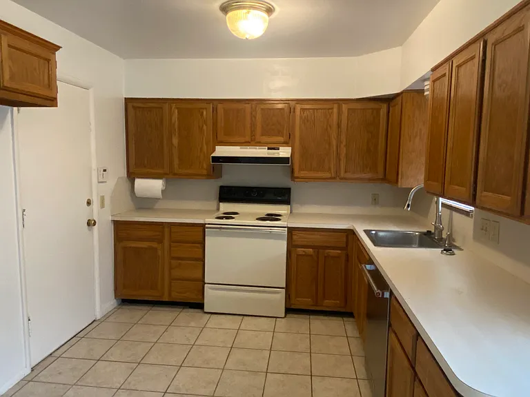 5704 N Roff Ave — Photo 3