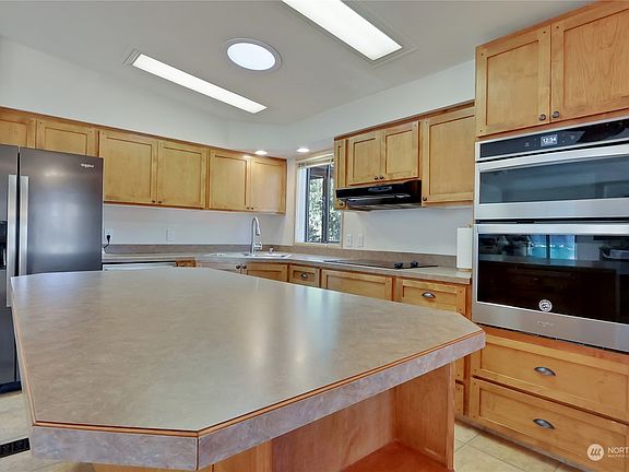 5th image of 9606 192nd Avenue E