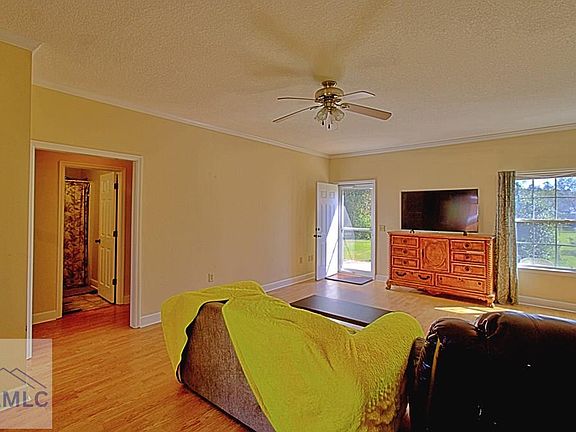 4th image of 605 Morris St