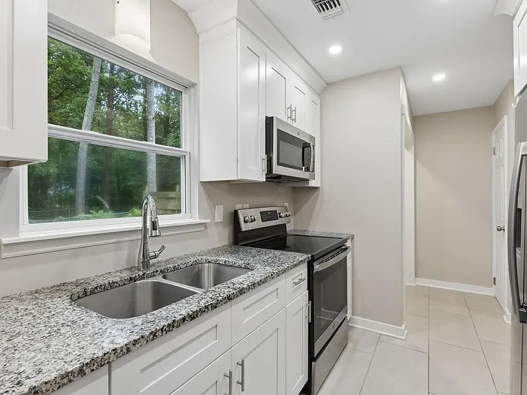 4930 Farmstead Ct NE — Photo 13